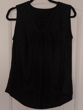 Unk Black Sleeveless Tank Top with Subtle Gather Detail